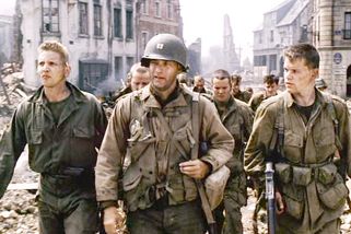 Jeden z nejlepších válečných filmů všech dob má trhlinu, na niž po letech upozornil Matt Damon • Filmožrouti.cz